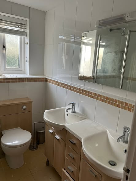 Feature tiling & brassware